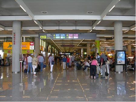 Zona comercial Aeropuerto de Ibiza