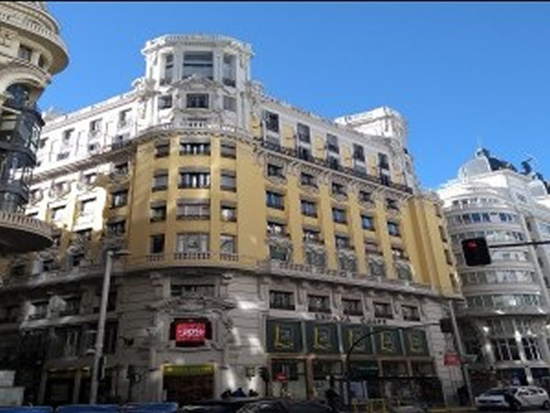 Hotel **** y local Casa del Libro en c/ Gran Vía 29, Madrid